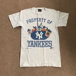Vintage Yankees/looney tune tee